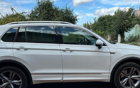 Volkswagen Tiguan II, 2019 год, 2 200 000 рублей, 3 фотография