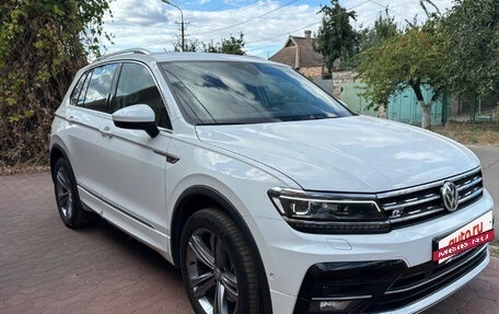 Volkswagen Tiguan II, 2019 год, 2 200 000 рублей, 2 фотография