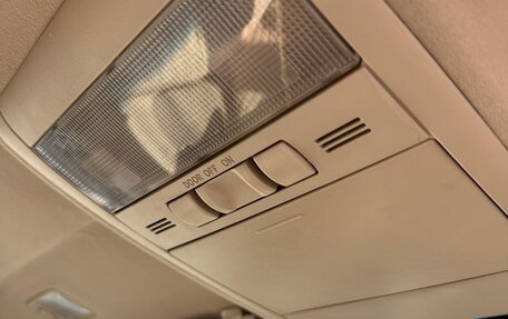 Toyota Prius, 2006 год, 770 000 рублей, 12 фотография