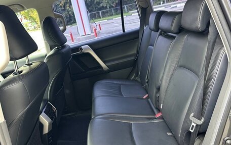 Toyota Land Cruiser Prado 150 рестайлинг 2, 2011 год, 3 000 000 рублей, 25 фотография