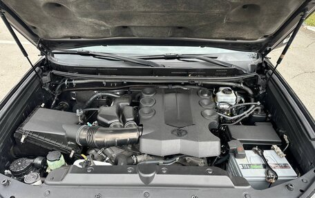 Toyota Land Cruiser Prado 150 рестайлинг 2, 2011 год, 3 000 000 рублей, 35 фотография