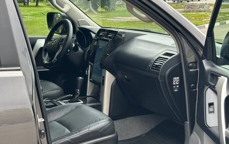 Toyota Land Cruiser Prado 150 рестайлинг 2, 2011 год, 3 000 000 рублей, 31 фотография