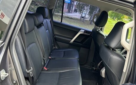 Toyota Land Cruiser Prado 150 рестайлинг 2, 2011 год, 3 000 000 рублей, 32 фотография