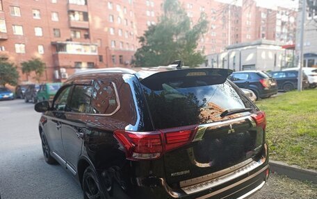 Mitsubishi Outlander III рестайлинг 3, 2017 год, 1 950 000 рублей, 2 фотография