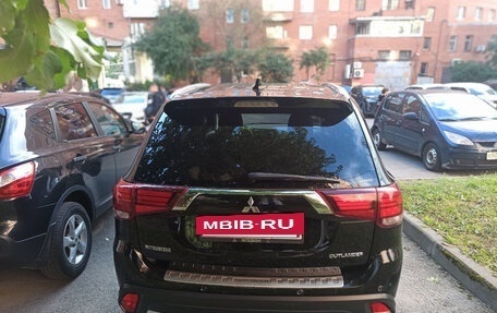 Mitsubishi Outlander III рестайлинг 3, 2017 год, 1 950 000 рублей, 4 фотография