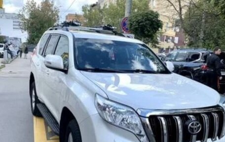 Toyota Land Cruiser Prado 150 рестайлинг 2, 2016 год, 3 774 000 рублей, 3 фотография