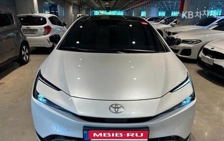 Toyota Prius IV XW50, 2025 год, 3 600 000 рублей, 2 фотография