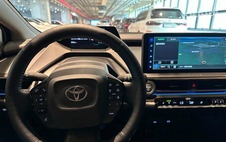 Toyota Prius IV XW50, 2025 год, 3 600 000 рублей, 12 фотография