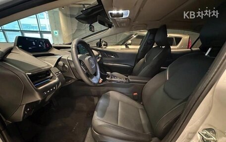 Toyota Prius IV XW50, 2025 год, 3 600 000 рублей, 10 фотография