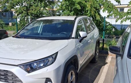 Toyota RAV4, 2020 год, 2 950 000 рублей, 2 фотография