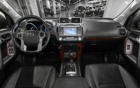 Toyota Land Cruiser Prado 150 рестайлинг 2, 2016 год, 4 100 000 рублей, 8 фотография