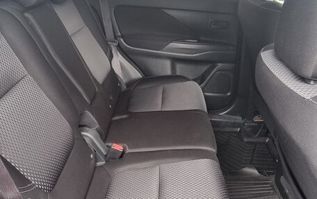 Mitsubishi Outlander III рестайлинг 3, 2019 год, 1 950 000 рублей, 6 фотография