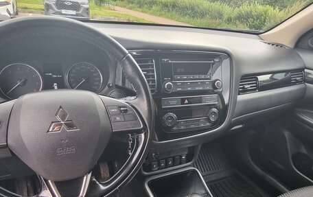 Mitsubishi Outlander III рестайлинг 3, 2019 год, 1 950 000 рублей, 8 фотография