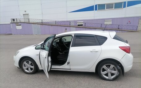 Opel Astra J, 2010 год, 523 968 рублей, 3 фотография