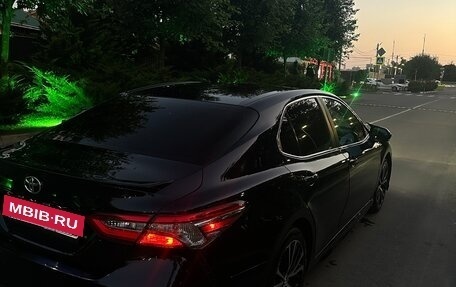 Toyota Camry, 2018 год, 2 600 000 рублей, 6 фотография
