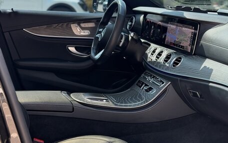 Mercedes-Benz E-Класс, 2022 год, 3 500 000 рублей, 6 фотография