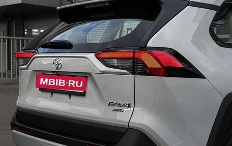 Toyota RAV4, 2025 год, 4 760 000 рублей, 9 фотография