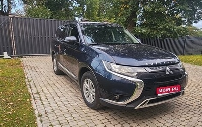 Mitsubishi Outlander III рестайлинг 3, 2021 год, 2 250 000 рублей, 1 фотография
