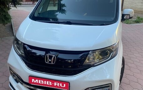 Honda Stepwgn IV, 2015 год, 1 990 000 рублей, 2 фотография