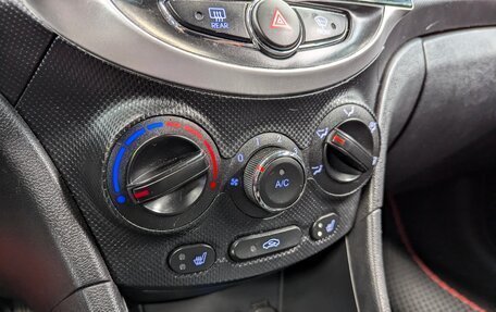 Hyundai Solaris II рестайлинг, 2012 год, 920 000 рублей, 24 фотография