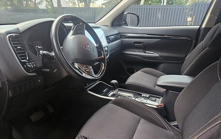 Mitsubishi Outlander III рестайлинг 3, 2021 год, 2 250 000 рублей, 8 фотография