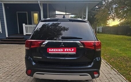 Mitsubishi Outlander III рестайлинг 3, 2021 год, 2 250 000 рублей, 6 фотография