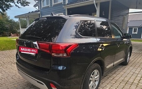 Mitsubishi Outlander III рестайлинг 3, 2021 год, 2 250 000 рублей, 5 фотография