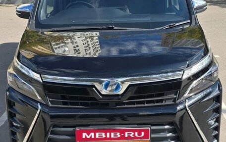Toyota Voxy III, 2018 год, 2 150 000 рублей, 1 фотография