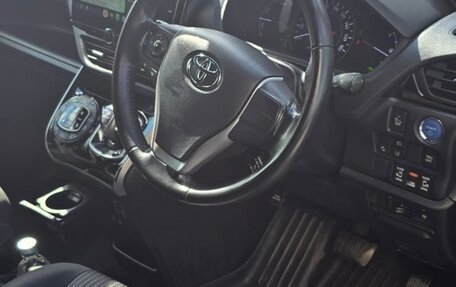 Toyota Voxy III, 2018 год, 2 150 000 рублей, 5 фотография