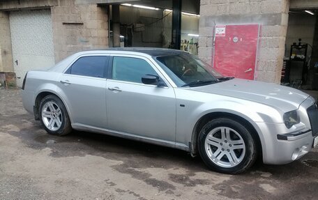 Chrysler 300C II, 2004 год, 600 000 рублей, 3 фотография
