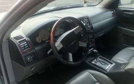 Chrysler 300C II, 2004 год, 600 000 рублей, 6 фотография