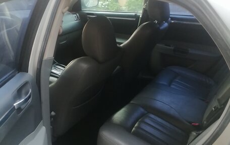 Chrysler 300C II, 2004 год, 600 000 рублей, 7 фотография