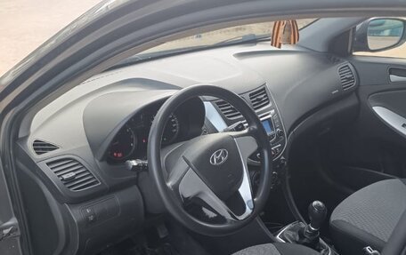 Hyundai Solaris II рестайлинг, 2012 год, 790 000 рублей, 5 фотография