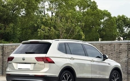 Volkswagen Tiguan II, 2020 год, 2 000 030 рублей, 6 фотография