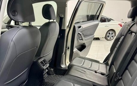 Volkswagen Tiguan II, 2020 год, 2 000 030 рублей, 17 фотография