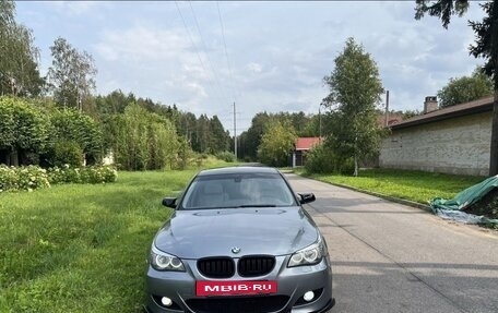 BMW 5 серия, 2004 год, 900 000 рублей, 3 фотография
