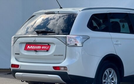 Mitsubishi Outlander III рестайлинг 3, 2014 год, 1 590 000 рублей, 11 фотография