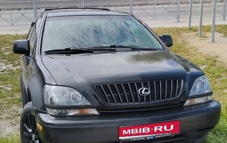 Lexus RX IV рестайлинг, 2000 год, 999 000 рублей, 1 фотография