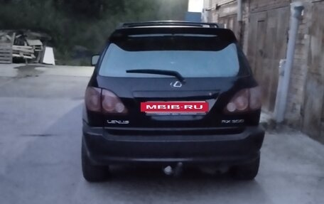 Lexus RX IV рестайлинг, 2000 год, 999 000 рублей, 3 фотография