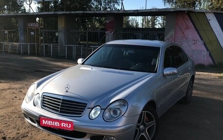 Mercedes-Benz E-Класс, 2003 год, 900 000 рублей, 1 фотография