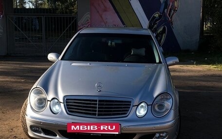 Mercedes-Benz E-Класс, 2003 год, 900 000 рублей, 8 фотография