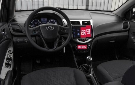 Hyundai Solaris II рестайлинг, 2011 год, 700 000 рублей, 6 фотография