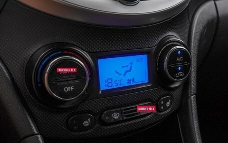 Hyundai Solaris II рестайлинг, 2011 год, 700 000 рублей, 15 фотография