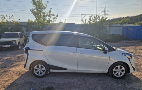 Toyota Sienta II, 2021 год, 1 790 000 рублей, 10 фотография