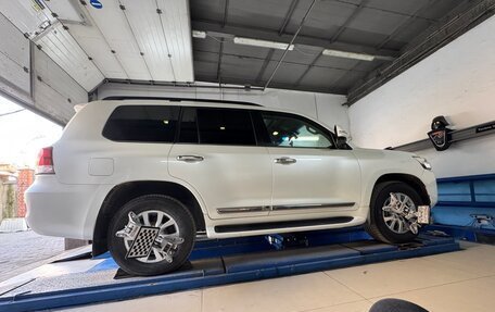 Toyota Land Cruiser 200, 2016 год, 4 500 000 рублей, 31 фотография