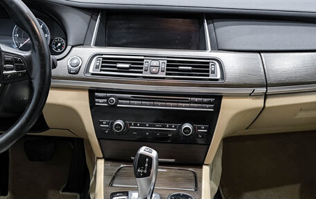 BMW 7 серия, 2014 год, 1 950 000 рублей, 18 фотография