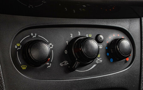 Renault Logan II, 2018 год, 489 000 рублей, 12 фотография