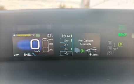 Toyota Prius IV XW50, 2020 год, 3 200 000 рублей, 12 фотография