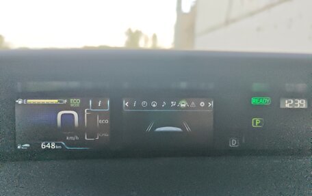 Toyota Prius IV XW50, 2020 год, 3 200 000 рублей, 13 фотография