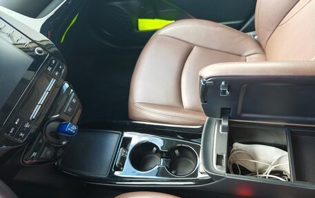 Toyota Prius IV XW50, 2020 год, 3 200 000 рублей, 15 фотография